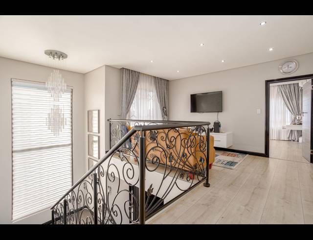 4 BEDROOM DUPLEX FOR SALE IN BEVERLEY HILLS